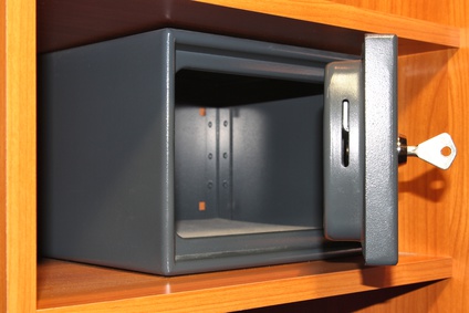 Hotelsafe Geöffneter Safe in Regalfach